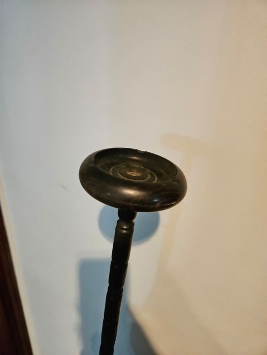 Cinzeiro de pau preto