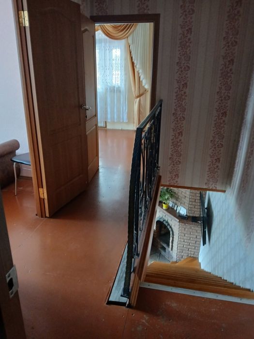 Здається будинок,кінець Богунії,для 3-5 чоловіків.