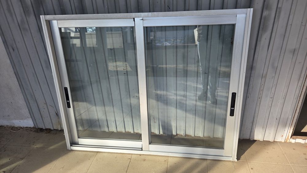 Janelas Vidro Duplo com Rede Mosquiteira