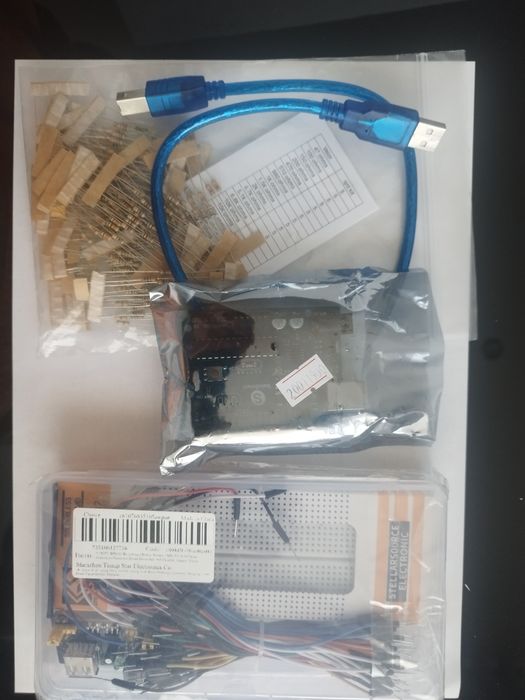 Arduino Uno, breaboard, cabos e resistência