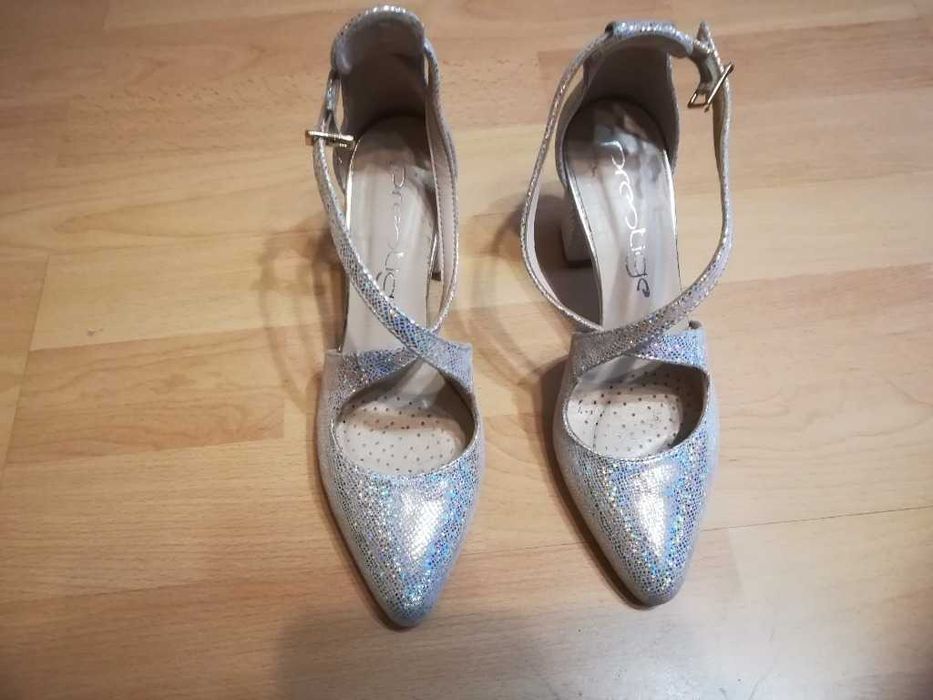 Srebrne czółenka Prestige 2045 – buty ślubne, tanio