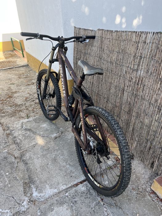 Bicicleta Downhill Berg Cycles Aro 26”