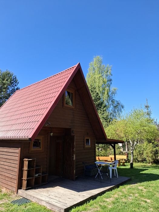 samodzielny domek przy lesie poza wsią