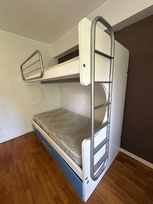 Cama  com tres colchoes