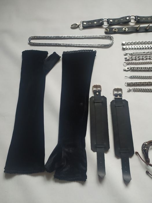 Браслети з шипами різної сталі