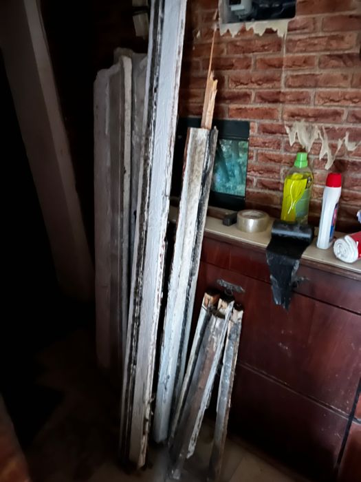 Безкоштовно віддам шкаф та дошки