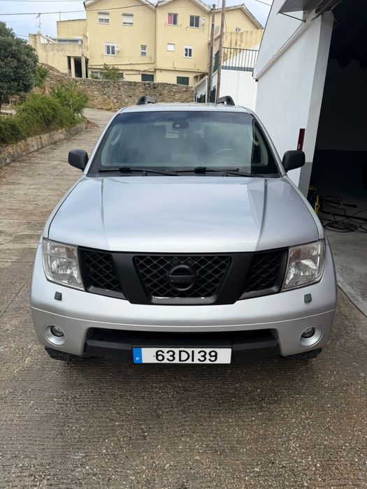 Nissan Pathfinder - 7 Lugares
