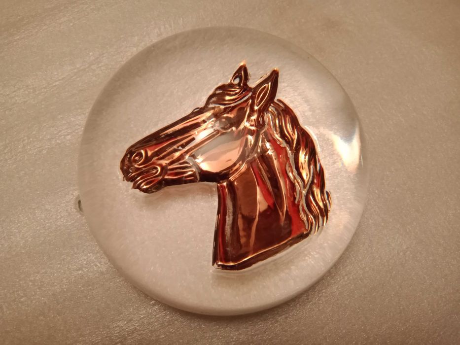 Pisa papéis com forma de cavalo - em vidro, com pintura dourada