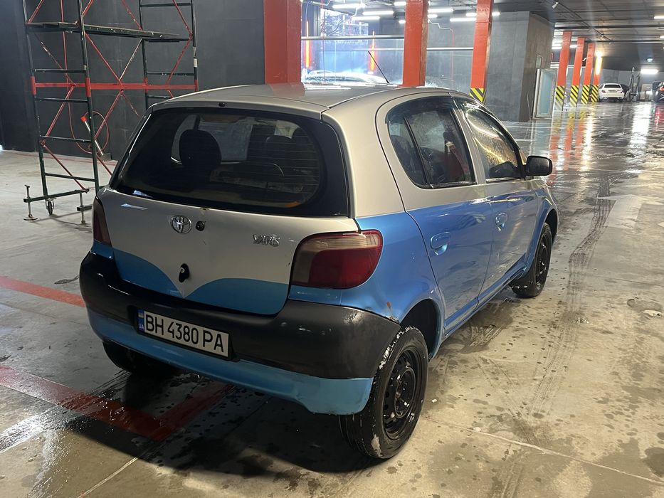 Toyota Yaris 1999 Литровый