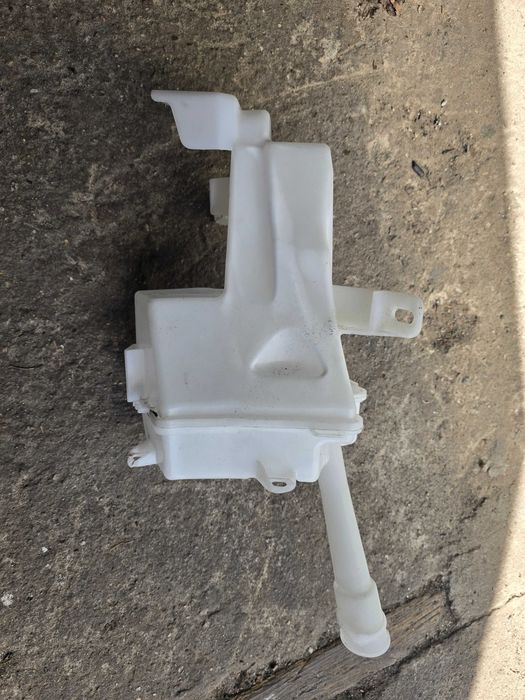 zbiorniczek spryskiwaczy Toyota Aygo X