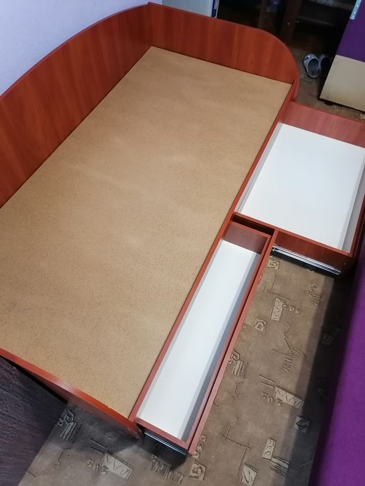 Продам кровать с матрасом