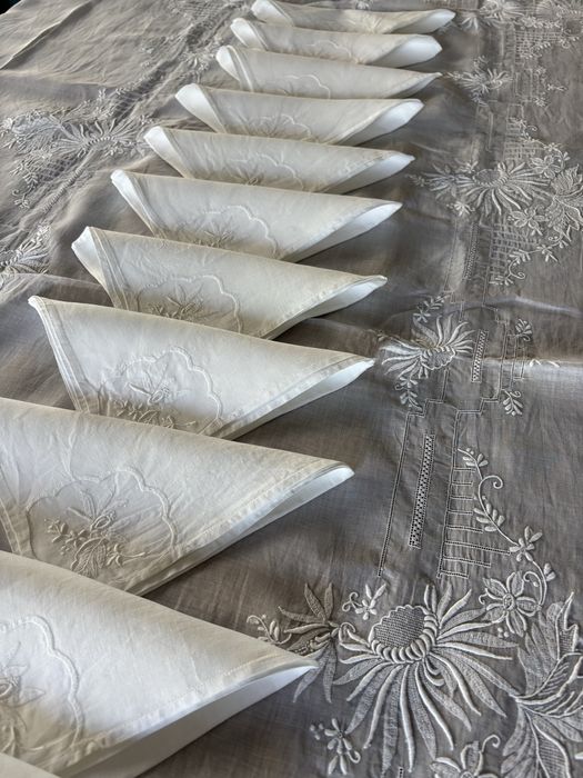 Toalha de mesa organdy e linho com bordado manual da ilha da madeira 257x163 e 12 guardanapos linho