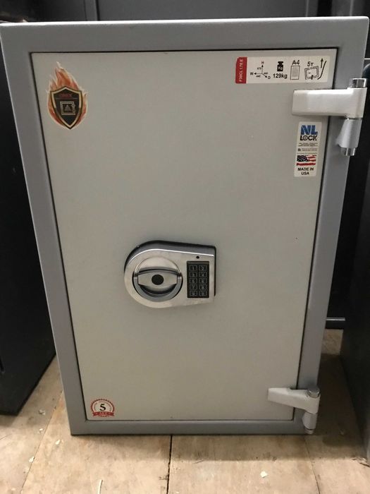 Огнестойкий взломостойкий сейф с электронным замком
