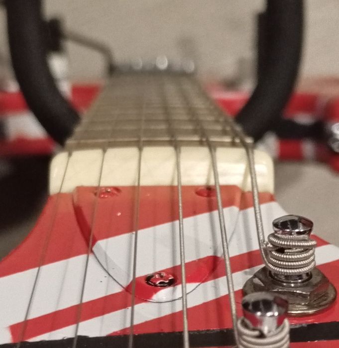 Guitarra estilo EVH “Frankenstrat” – Custom | Excelente estado