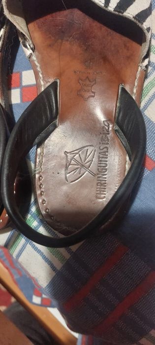 Sandálias preta e branca 35