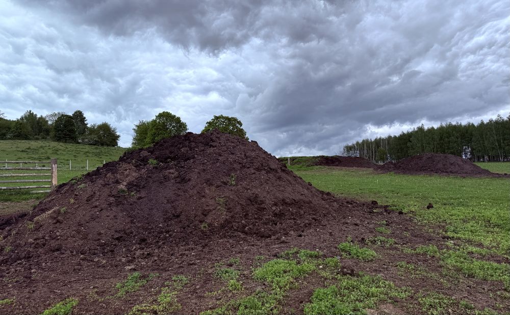 Nawóz, humus, obornik ekologiczny.