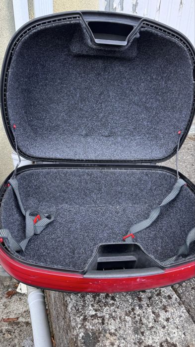 Mala Top Case – GIVI - Capacidade para 2 Capacetes | Restaurada