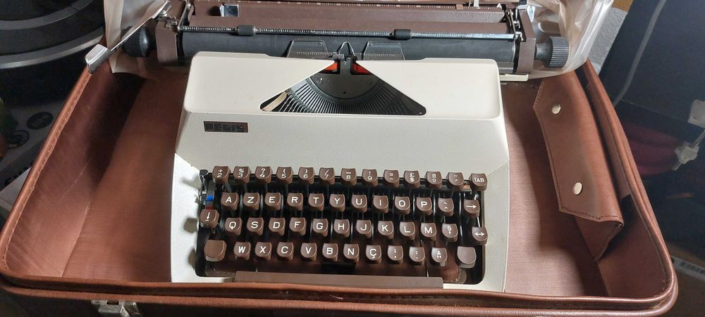 Máquina de escrever Regis