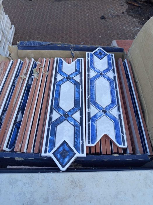 Lambrim e rodapé em cerâmica