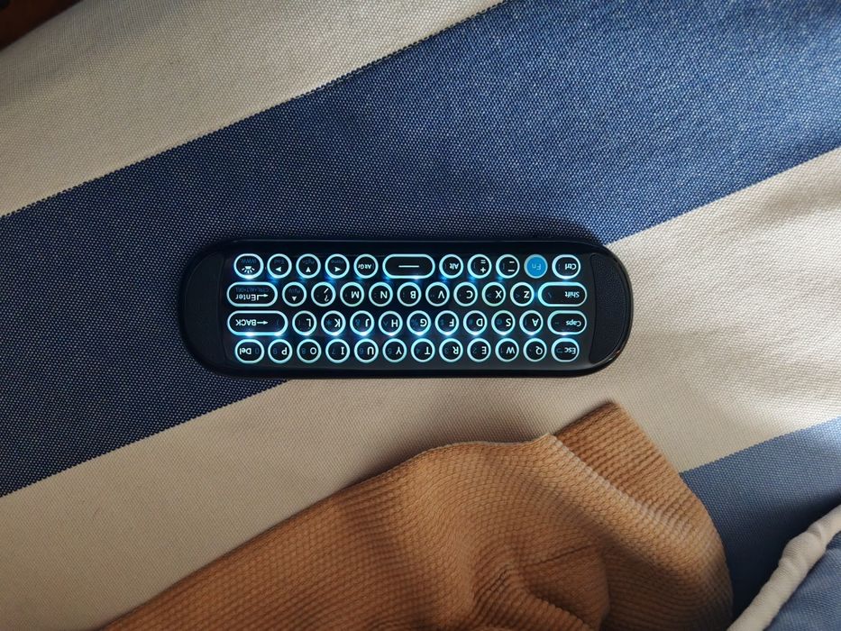 Comando com teclado e rato