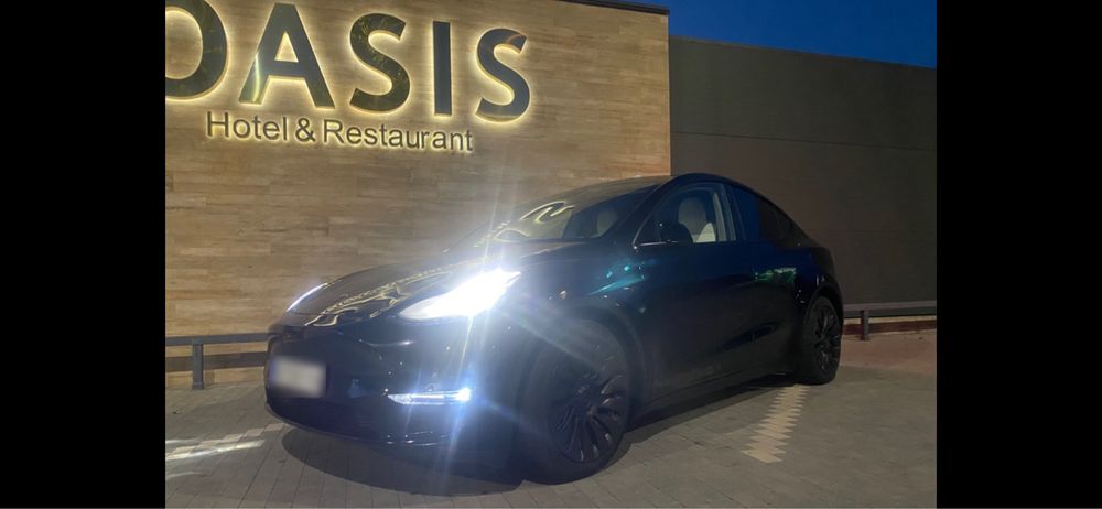 Тесла Y, 82 квт, полный привод.