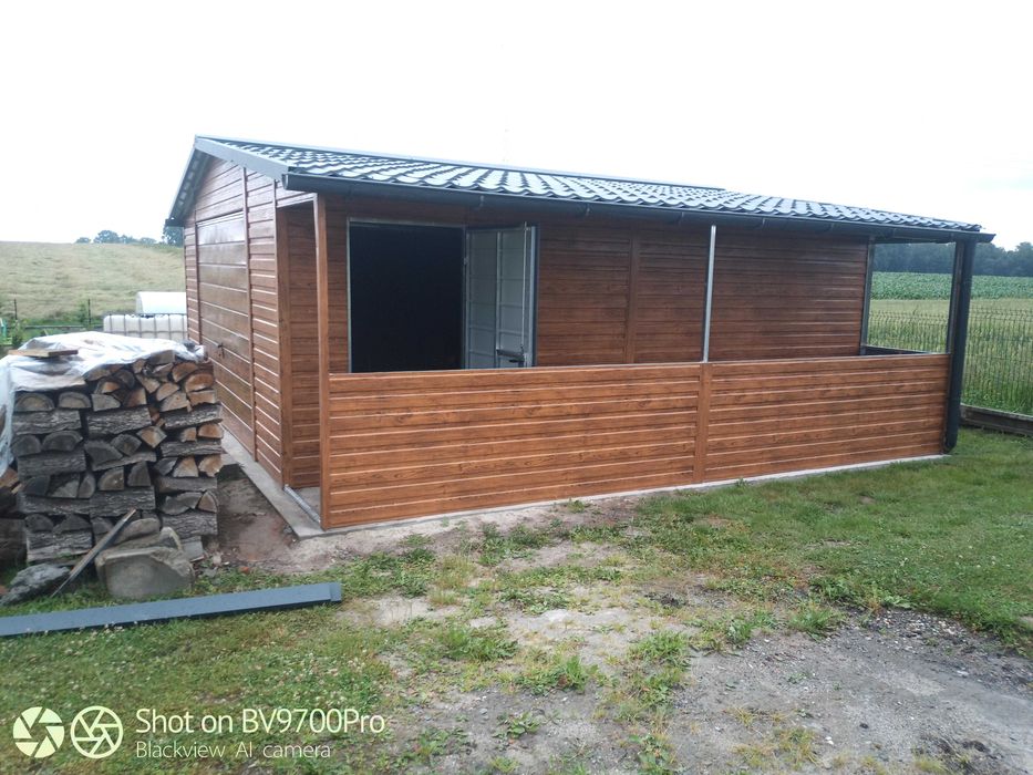 drewnopodobny garaż z zadaszeniem 5x6 6x6 okno drzwi rynny wiata