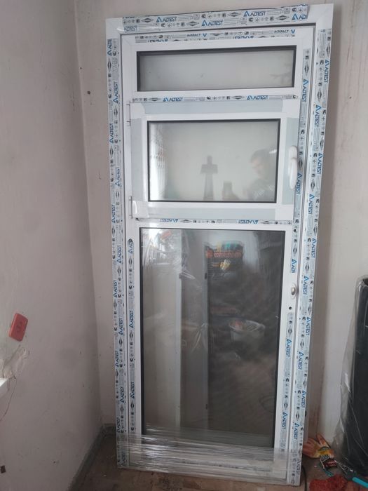 Алюминиевая дверь