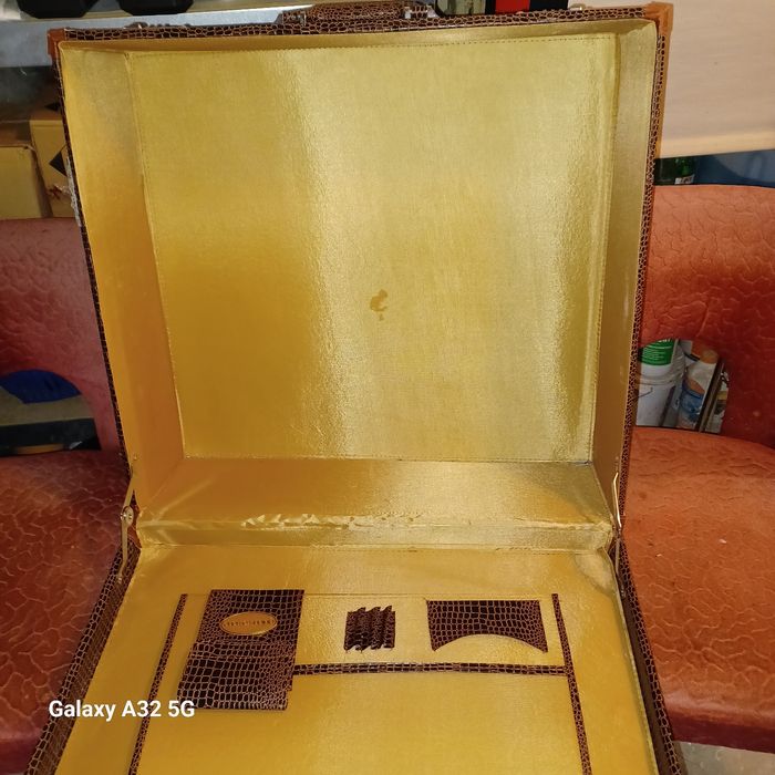 Stara walizka kufer projekt