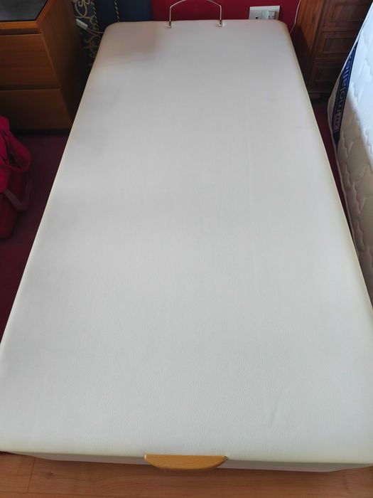 Soumier individual, com colchão molafex, ótimo estado e pouco uso.