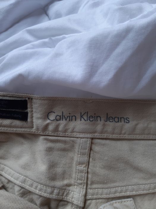 Jeansy beżowe Calvin Klein