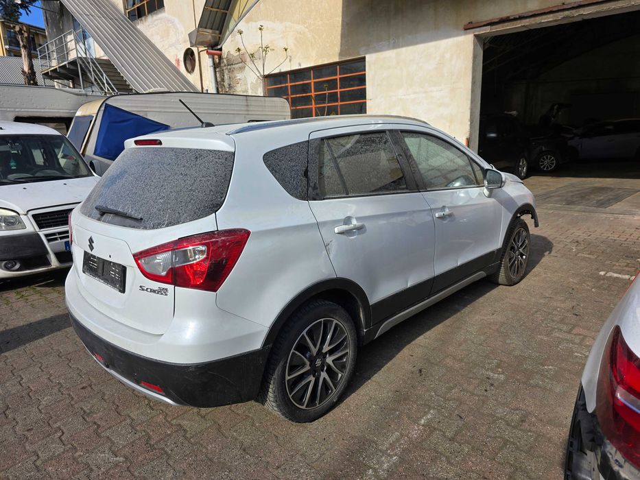 Suzuki SX4 cross  1.6d  Posiadam inne auta  z  włoch całe i uszkodzone