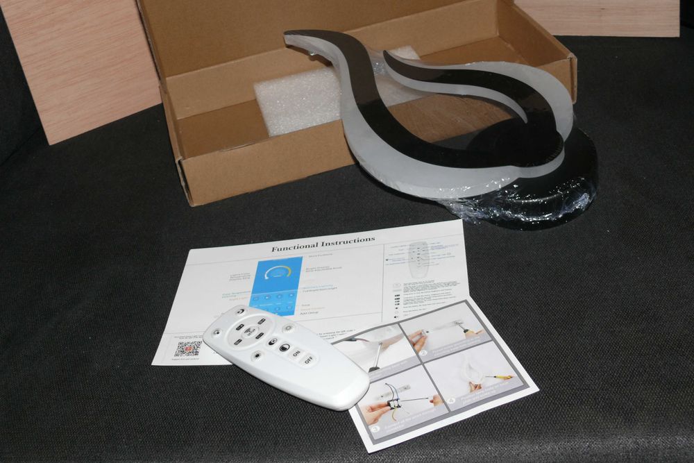 Candeeiro de Parede com Comando