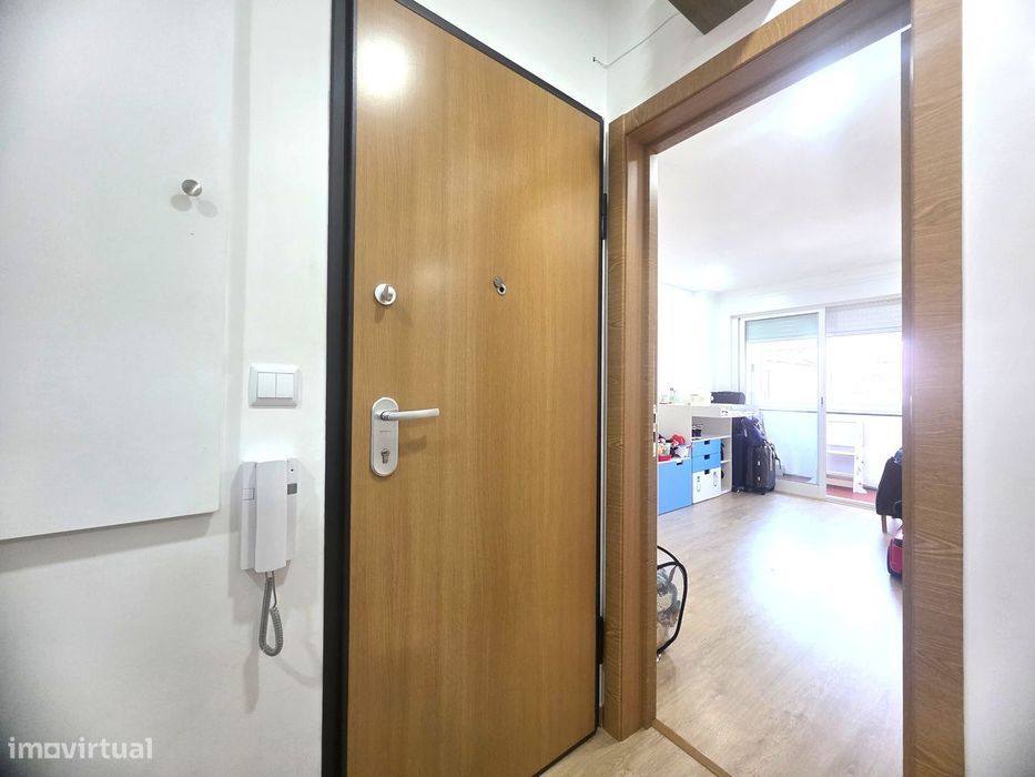 Fantástico Apartamento T2 no Centro da Amadora