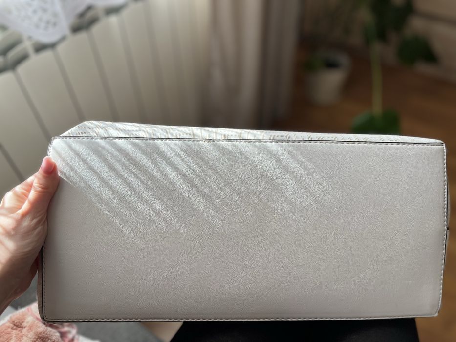 Torebka Guess Vikky Schopper