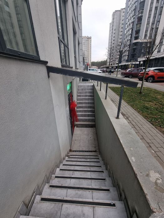 Продам комерцію з окремим входом Фасад