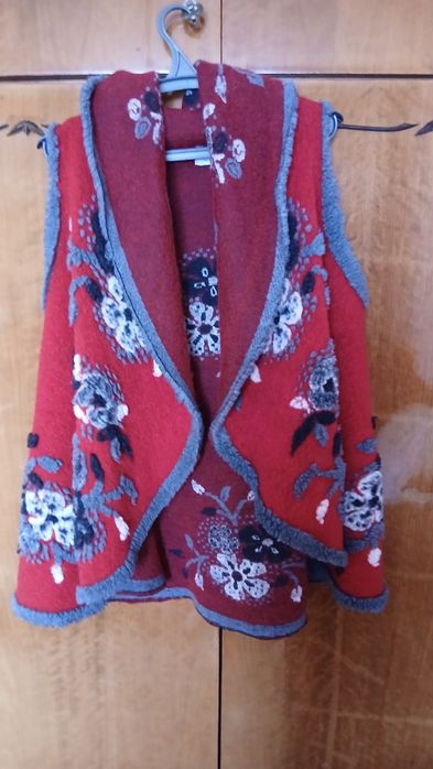 Женский текстури жилет