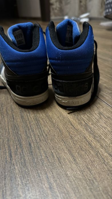 Продам дитячі Adidas кросівки, чоботи, взуття