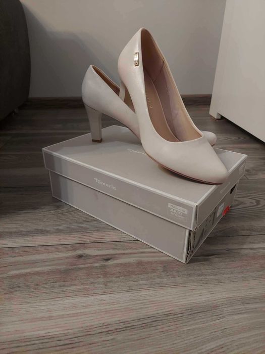 Czółenka na słupku