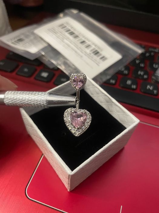 Пирсинг в пупок , язык .