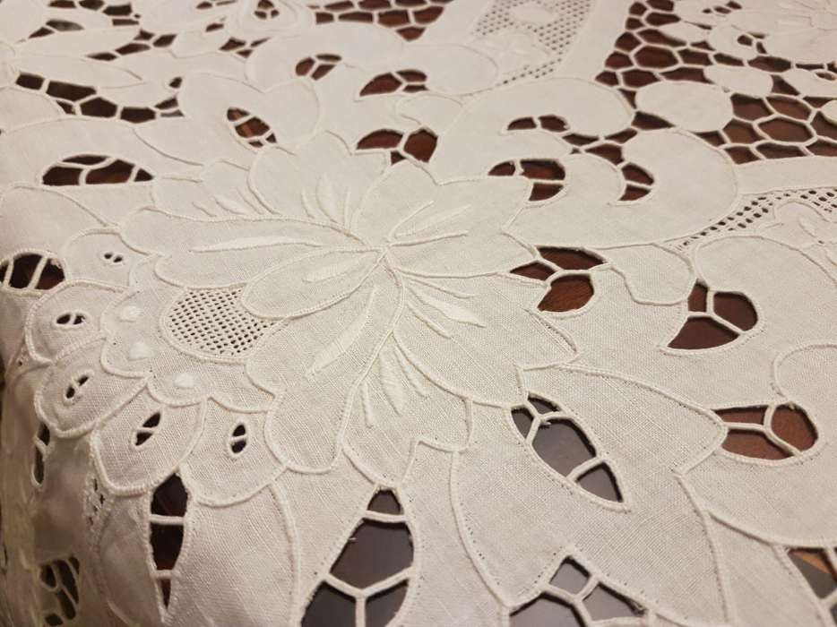 Toalha de linho bordada à mão 2,70 X 1,75