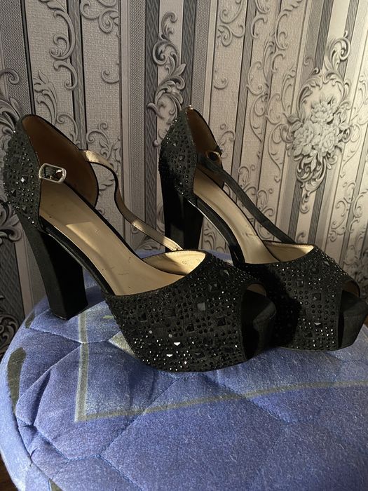 Босоніжки жіночі