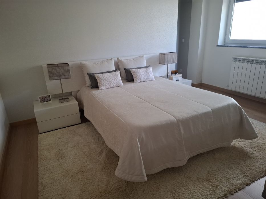 Mobília de quarto branco pérola