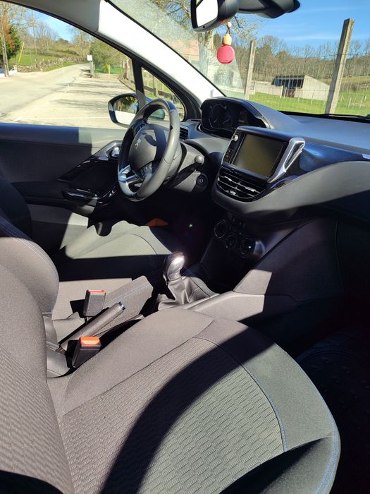 Peugeot 208 1.2 PureTech Signature