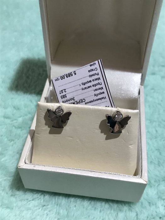 Очень оригинальные золотые серьги в белом золоте на закрутках!