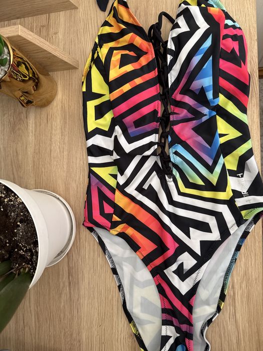 Купальник суцільний S