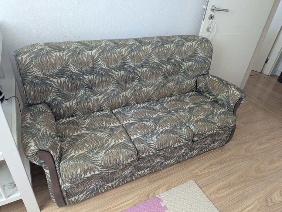 Sofa 3 lugares e 2 poltronas - Recuperados em bom estado