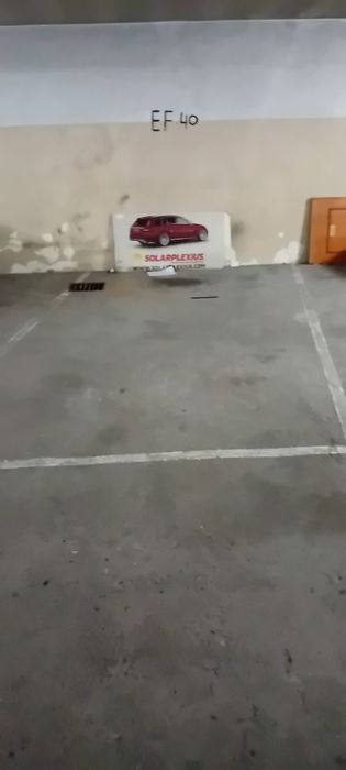 Lugar de garajem carro grande
