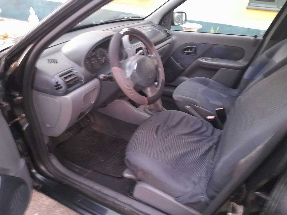 Renault Clio 1.2 com Direçao assistida  5lugares