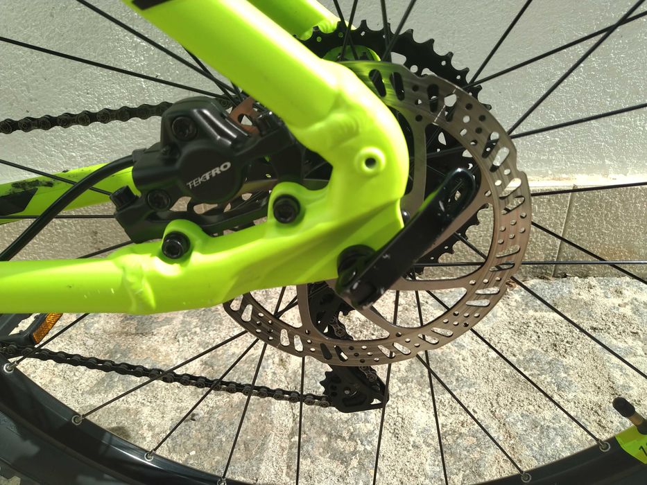 bicicleta BTT Decathlon Btwin Rockrider ST530