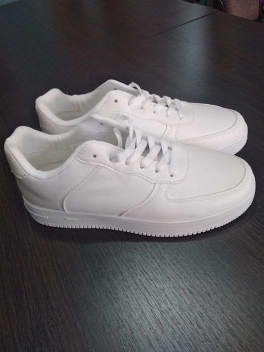 Кроссовки. Спортивная обувь.